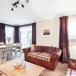 The Botanist Old Town 2 Bedroom Lift Parking Apartment Edinburgh