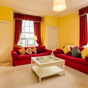 Historic City Centre Modern Comforts Apartment Edinburgh